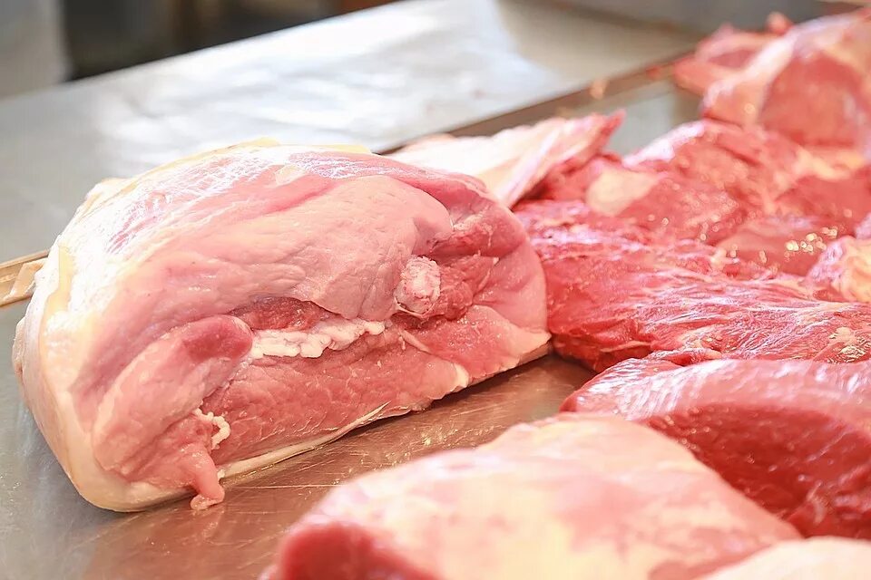 Почему мясо розовое. Консервирование мяса животных. Съедобное мясо животных. Консервация мясных полуфабрикатов.