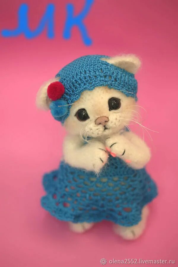 Вязаная маленькая кошечка. Мастер класс вязания котенка. Вязаные котики крючком. Мастер класс вязания котенка. Мордочка вязаного кота.