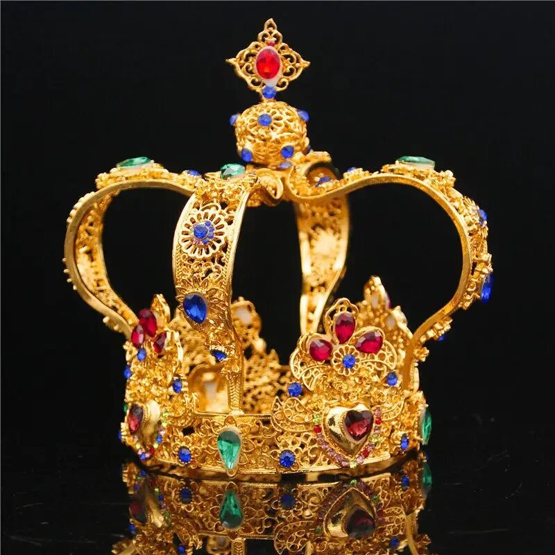 Золотая корона купить. Корона короля тиара. Тиара в стиле Барокко Королевская. Корона Золотая. Царская корона.