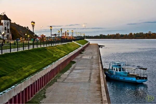 Мамадыш достопримечательности набережная. Набережная реки вятка мамадыш. Улица набережная в мамадыше. Город мамадыш набережная вятки. Город мамадыш татарстан.