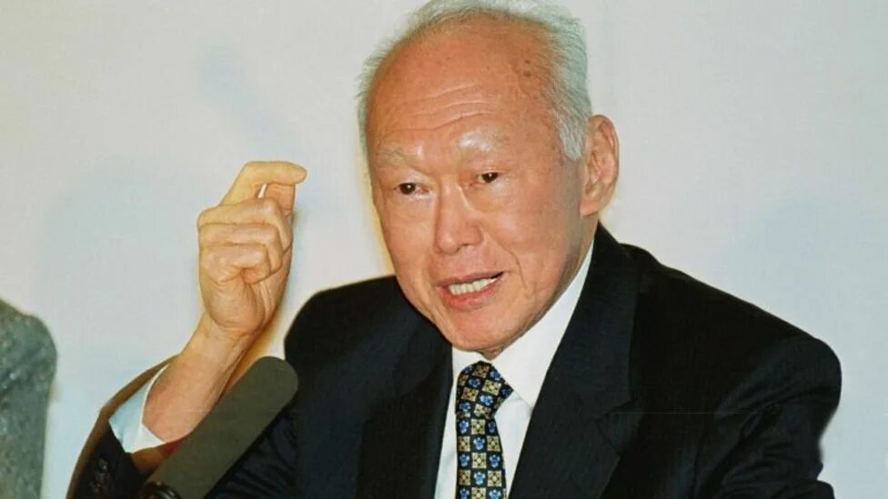 Куан ю. Ли куан ю кратко. ли куан ю награждение. ли куан ю в молодости в 1990. ли куан ю начало карьеры.