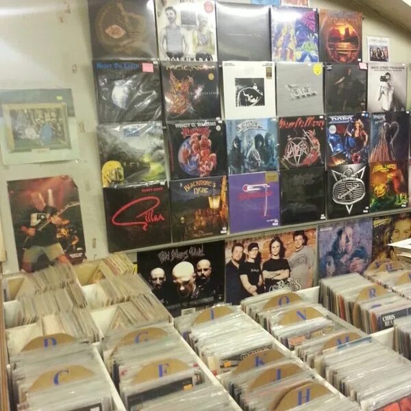 рок-остров» на кирочной. музыкальный магазин остров. рок остров магазин спб. музыкальный магазин остров. магазин музыкальных пластинок.