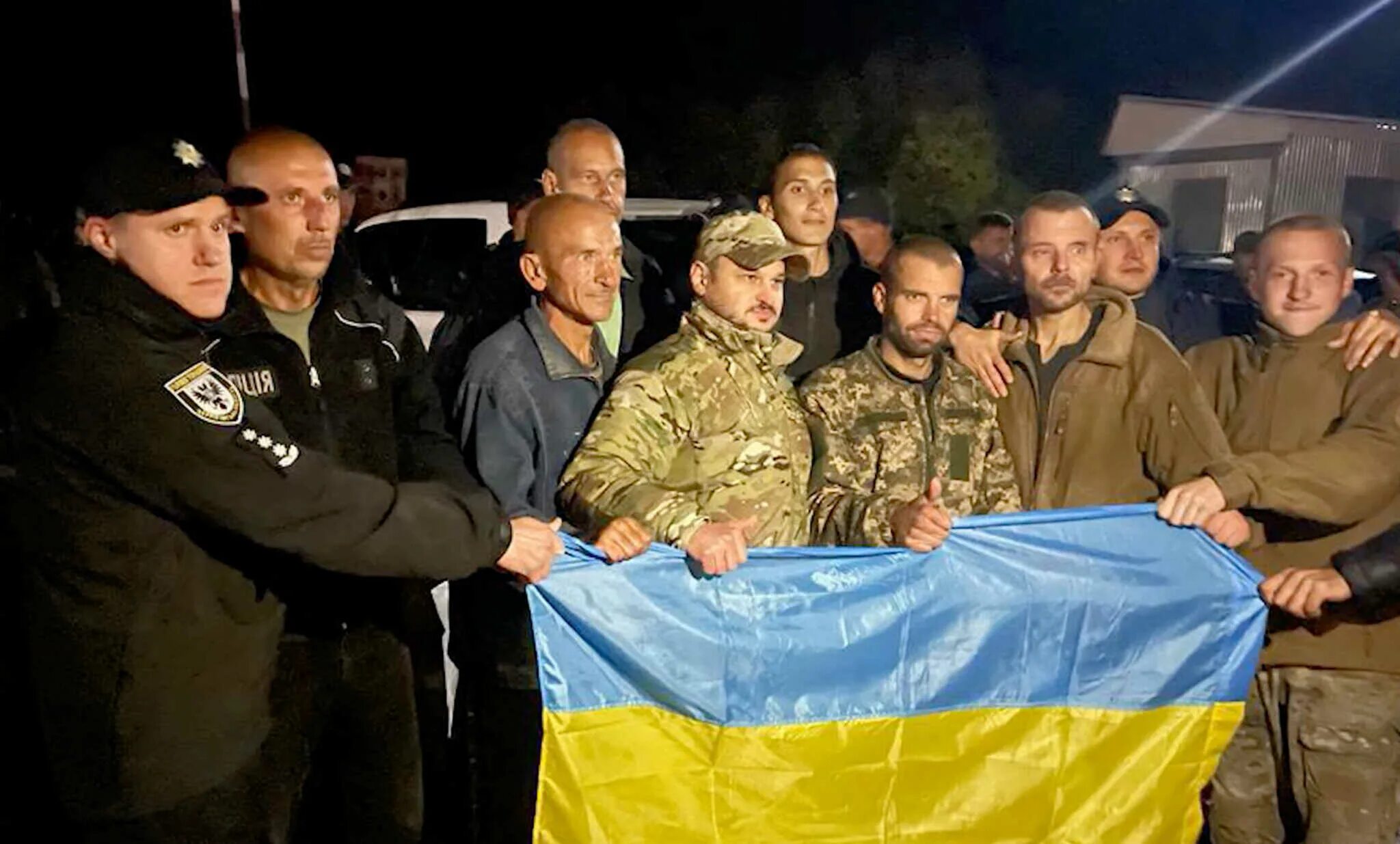 Пленные украинские солдаты 2023. Военнослужащий в плену. Российские солдаты на украим. Пленные украинские солдаты 2022. Украинские солдаты плен.