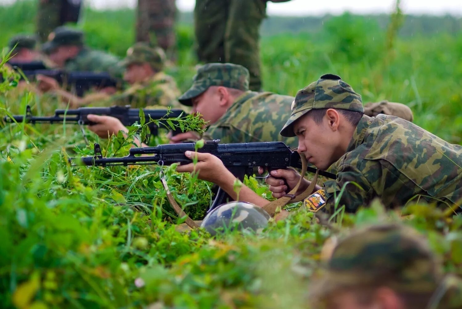 Военные появились. Военная подготовка солдат. Боевая подготовка. Учебно-Боевая подготовка. Боевая подготовка военнослужащих.