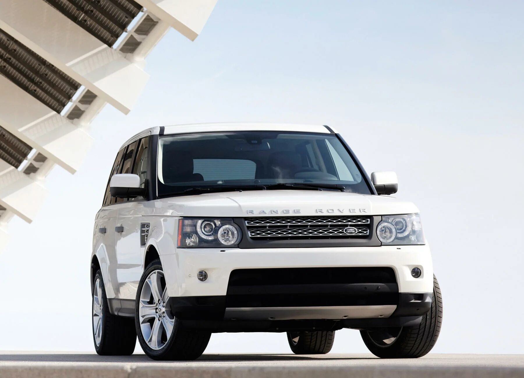 Range rover мощность. Land rover range rover sport 2010. land rover range rover sport 1. рендж ровер спорт 2009. land rover range rover sport 2009.