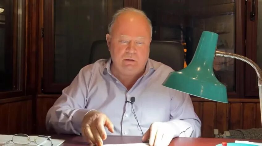 дмитрий каулов журналист. караулов сбежал. андрей караулов журналист. журналист политолог. андрей караулов фото.