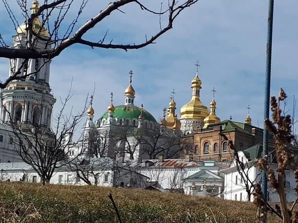 Монахов УПЦ обязали покинуть Киево-Печерскую лавру до 29 марта - Российская газе