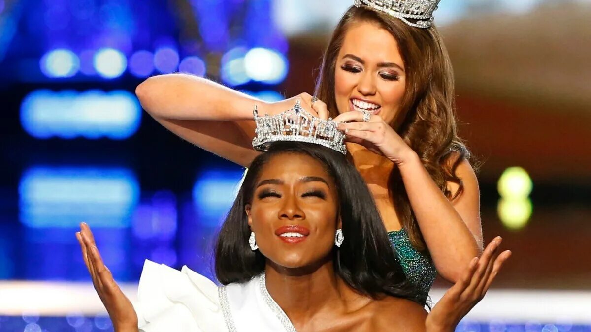 Победительница мисс америки. Мисс америка 2019. мисс америка 2018 победительница. мисс америка 2002. элли смит мисс америка.