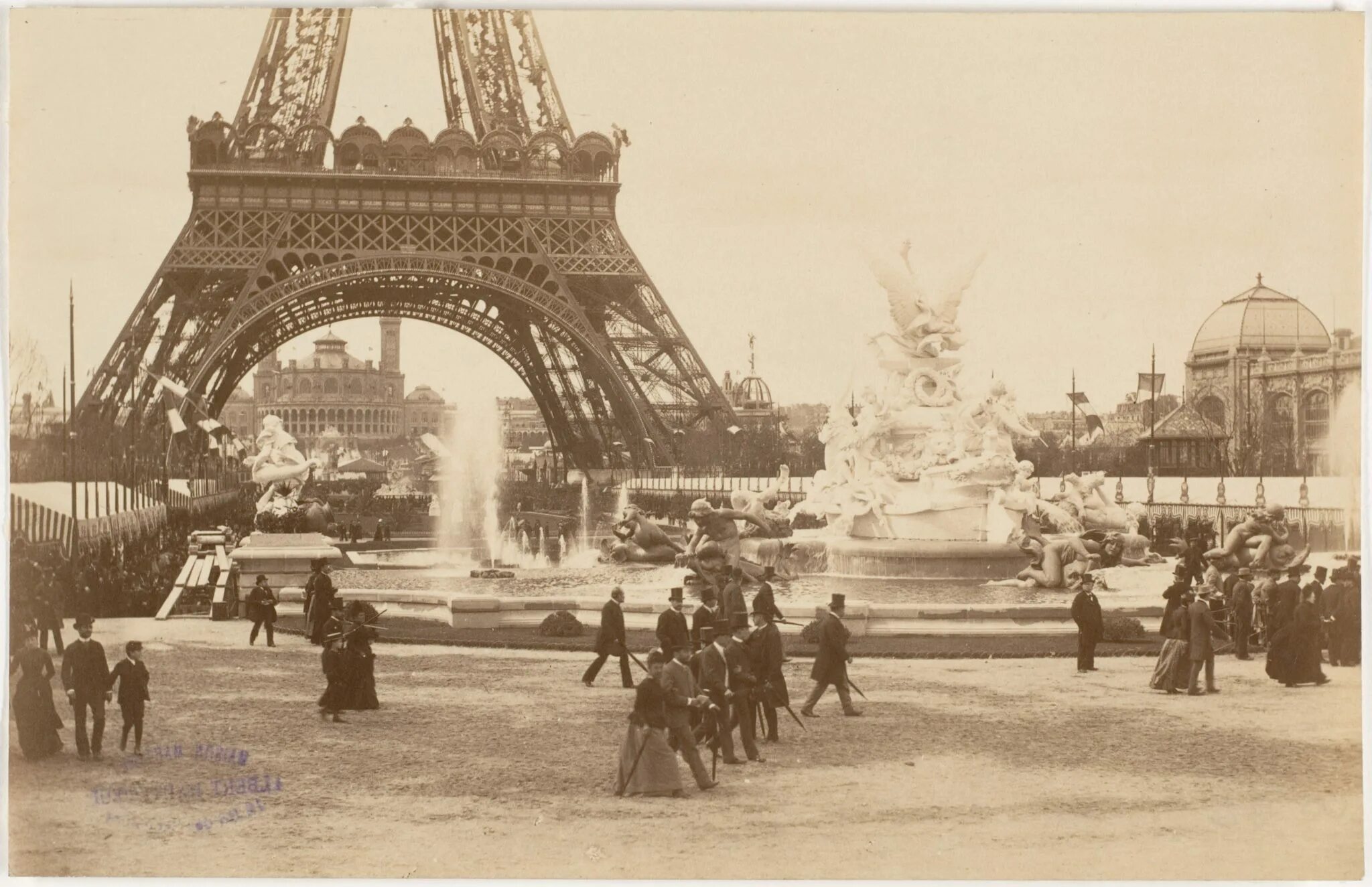 Первые 25 35. Париж 1889 Эйфелева башня. Париж 1880 годы. Эйфелева башня в Париже 1889 год. Париж 1912.