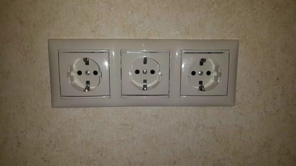 Легранд валена белый розетка. Розетка abb basic. Шнайдер уника розетки и выключатели. День югославской розетки. Розетка florence onekeyelectro.