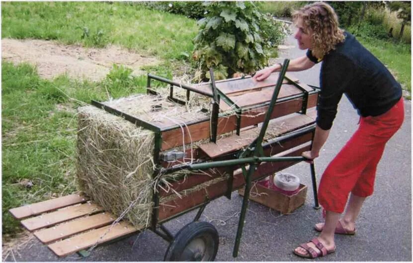 самодельные сено. тележка для тюков сена. подборщик тюков carrier. пресс-подборщик сена для мотоблока мтз-09н. прицеп-тюковоз самозагрузочный пт5.