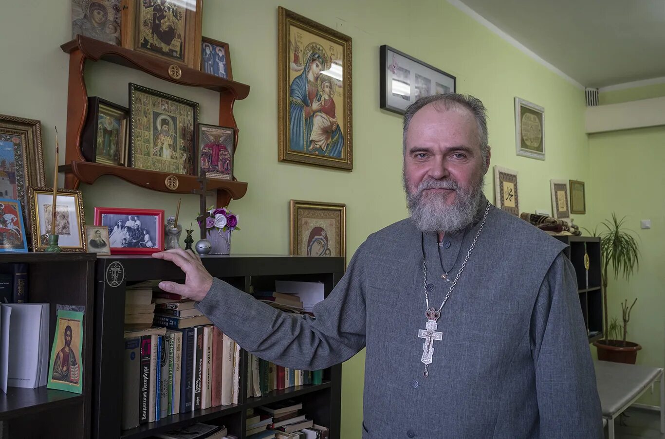 Протоиерей сергий бакланов. Шевченко врач священник. Священник медик. Батюшка с медиками. Врач священник.