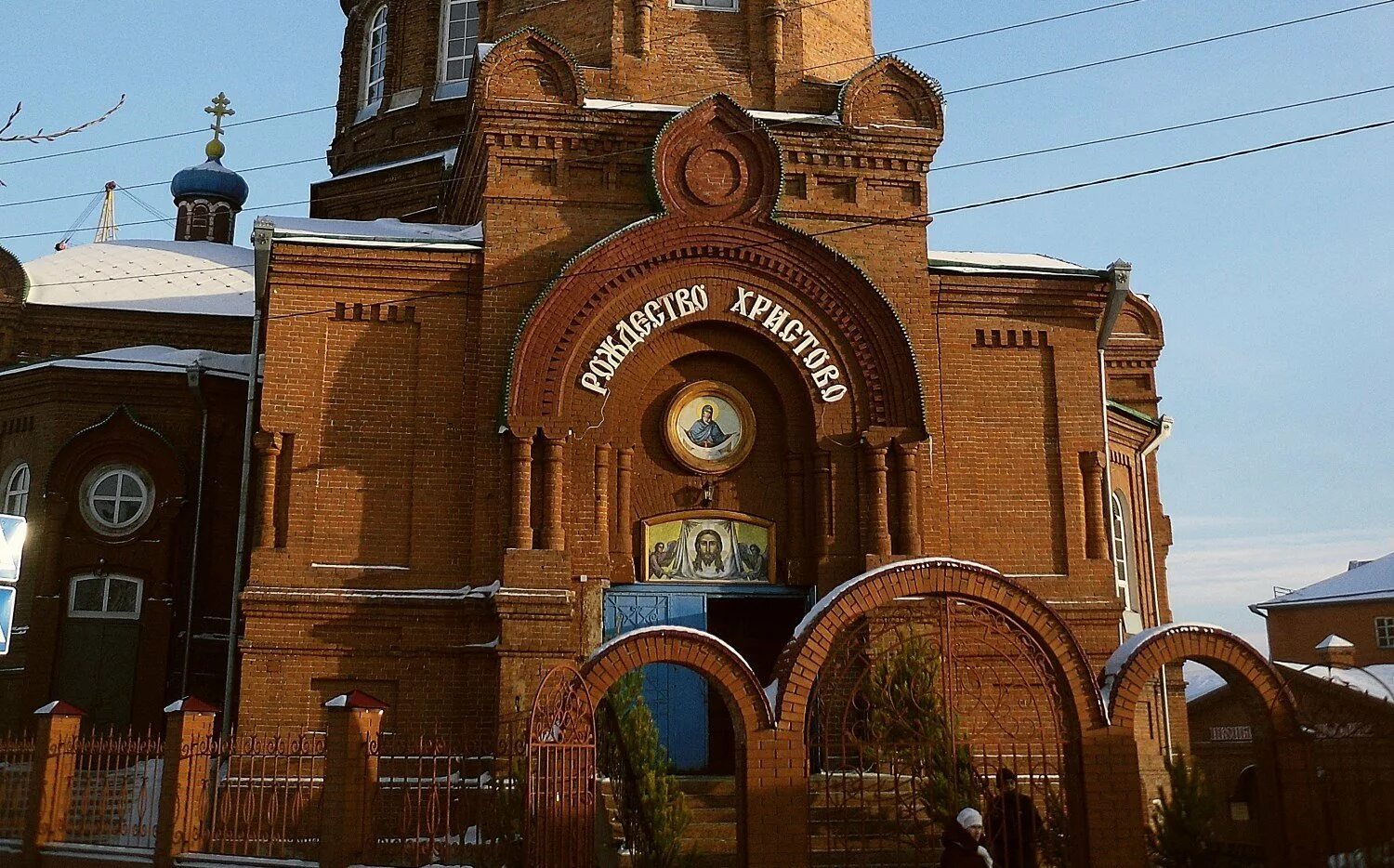 Где в барнауле можно сделать. Покровский собор Барнаул. Покровская Церковь Барнаул. Покровский кафедральный собор в Барнауле Алтайский край. Церкви Барнаула Покровский собор.