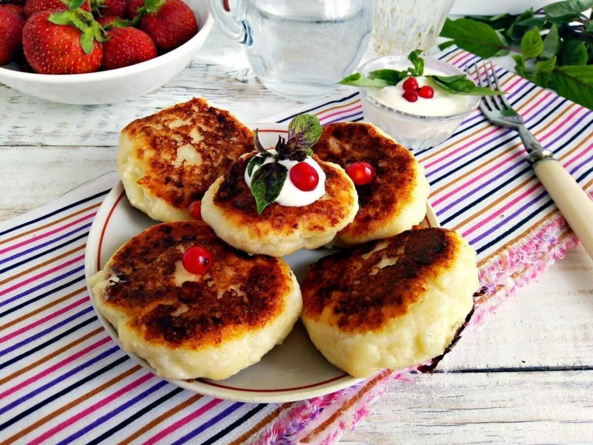 Сырники чье. Сырники. сытники. сырчики. сырники из творога.