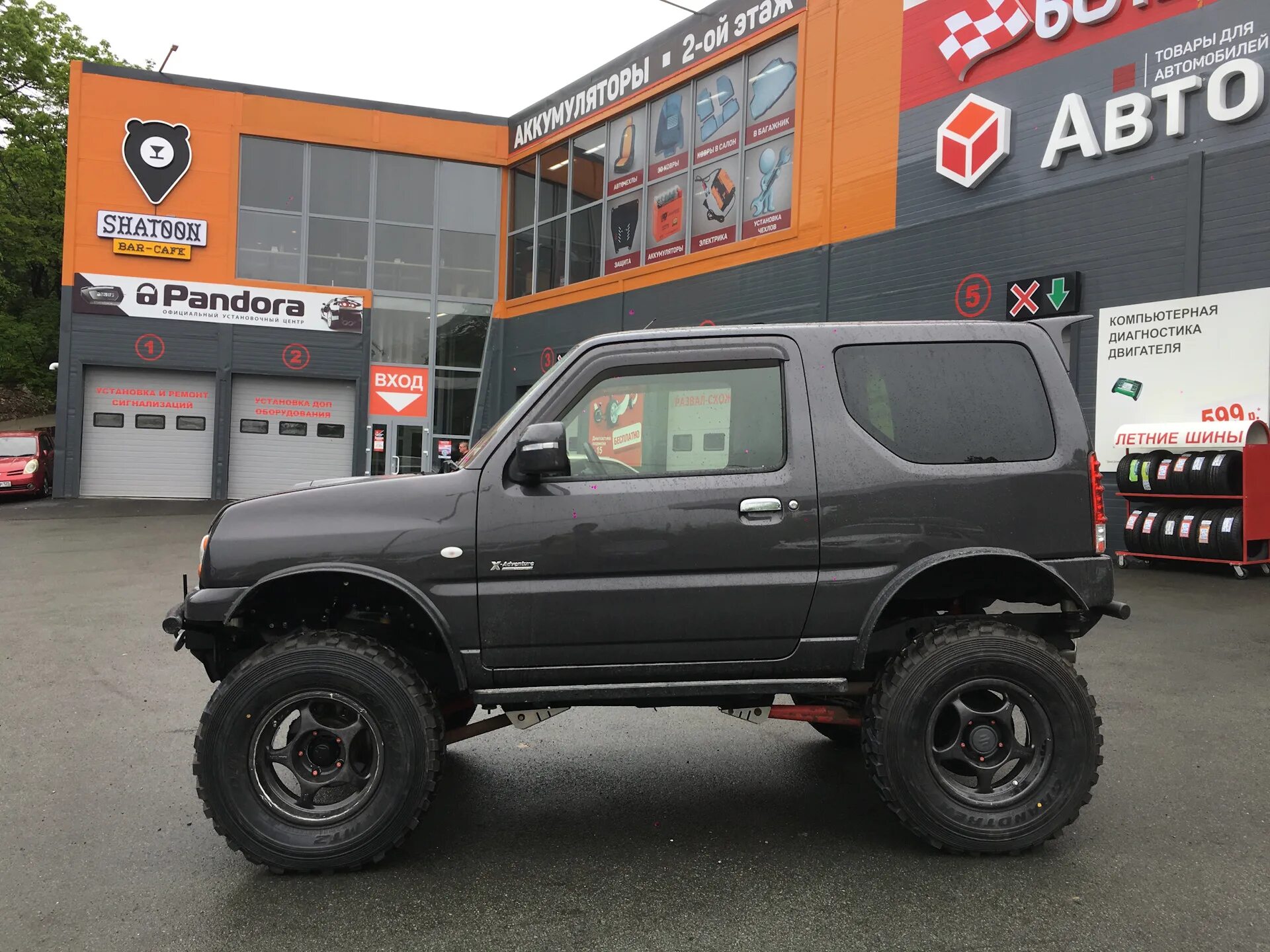 Suzuki jimny колеса. Сузуки джимни. Литые диски на сузуки джимни. Диски сузуки джимни. Сузуки джимни на 33 колесах.
