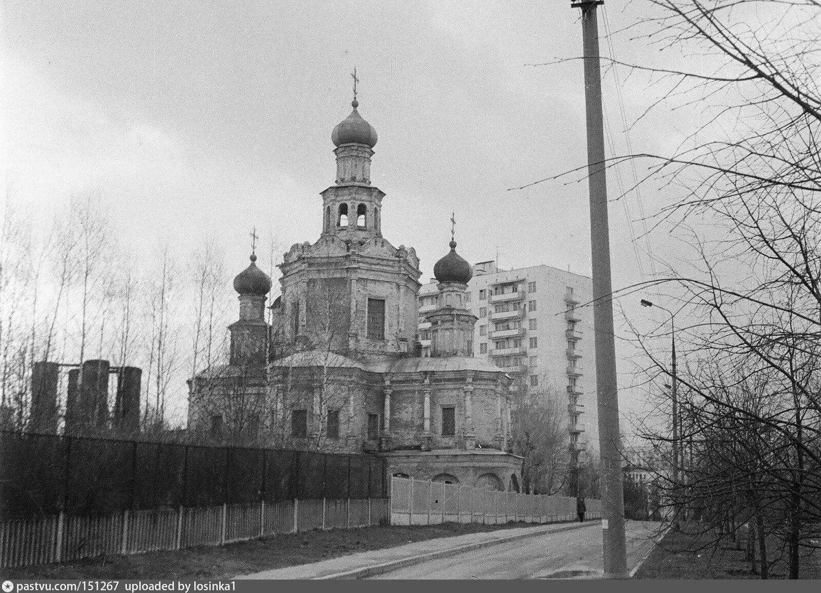 Село зюзино. Храм Бориса и Глеба в Зюзино. Храм в улица Перекопская Бориса и Глеба. Церковь Бориса и Глеба в Зюзино старые. Село Зюзино Москва.