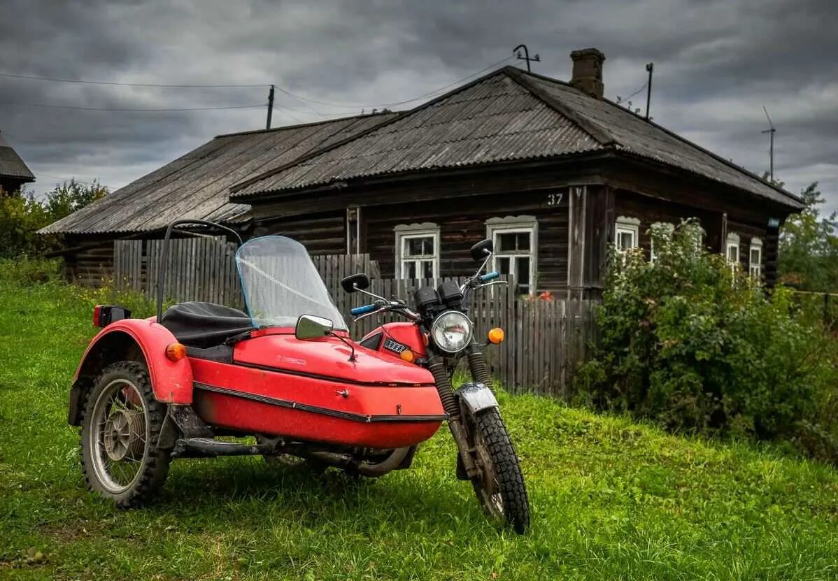 Лучший мотоцикл для деревни. Мотоцикл урал сельский. советский мотоцикл урал в деревне. мотоцикл урал с коляской деревенский. деревенские автомобили.