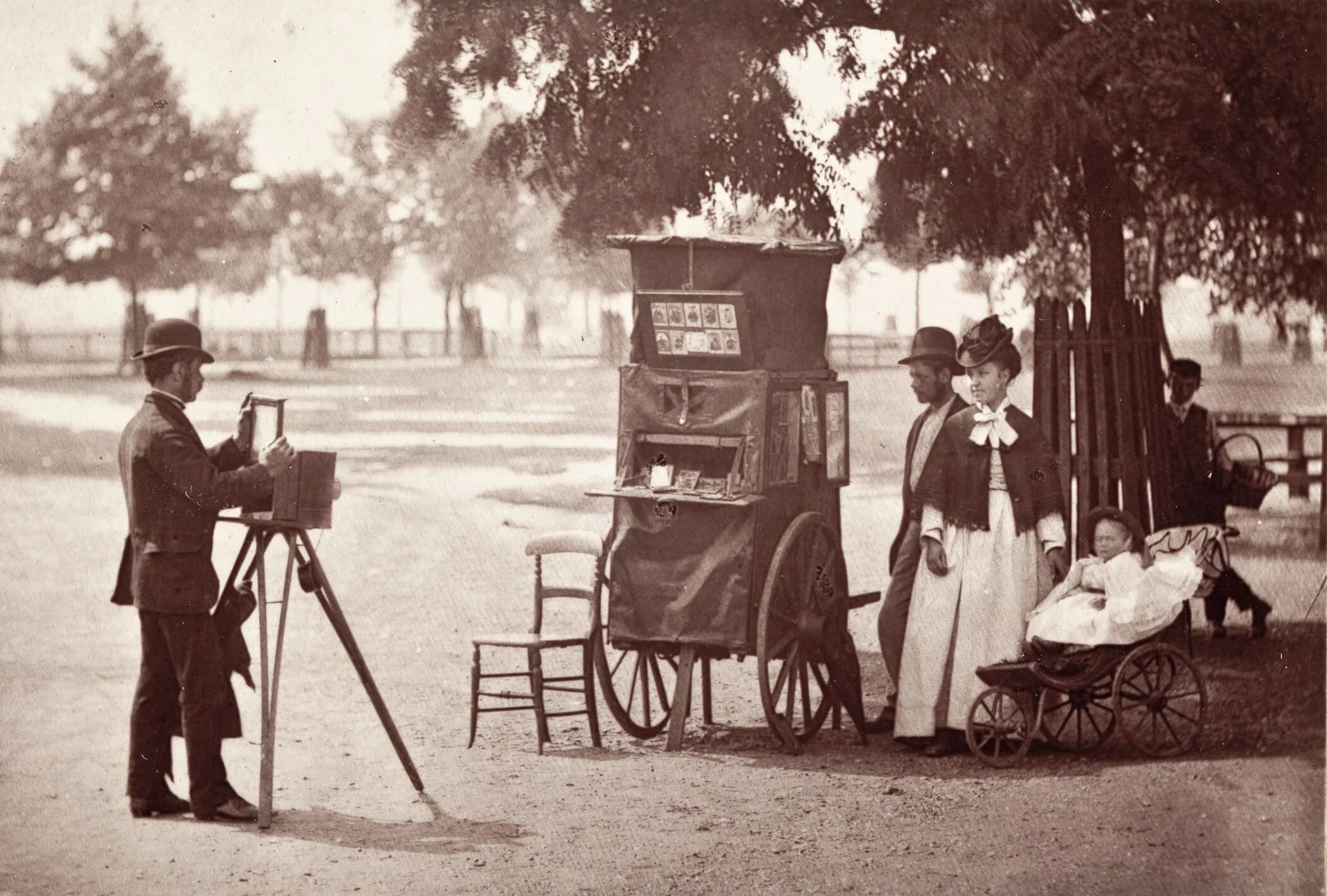 Человек на фотографии история. Лондон 19го века. Лондон конца 19го века люди. Джон Томсон фотограф 19 век Англия. Первые фотографии 19 века.