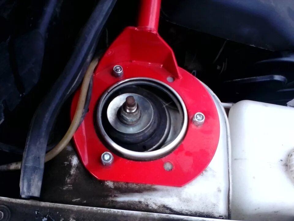 Опора со смещением. Опора со смещением. Опора шс ваз 2108. Опора передней стойки с смещением ваз 2108. Опора со смещением.