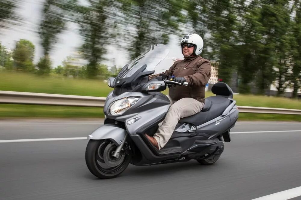 Suzuki Burgman 650 cc. Скутер Burgman 650. Скутер м. Maxi Scooter. На скутере с категорией можно