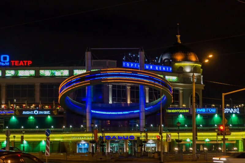 казани. казани. тц кольцо казань ночью. тц колесо казань. кольцо казань часы работы.