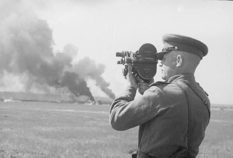 Кинохроники 1941. Кинооператоры в годы вов. Кинохроники 1941. Сталинградская битва сентябрь 1942. Режиссер документалист кармен.
