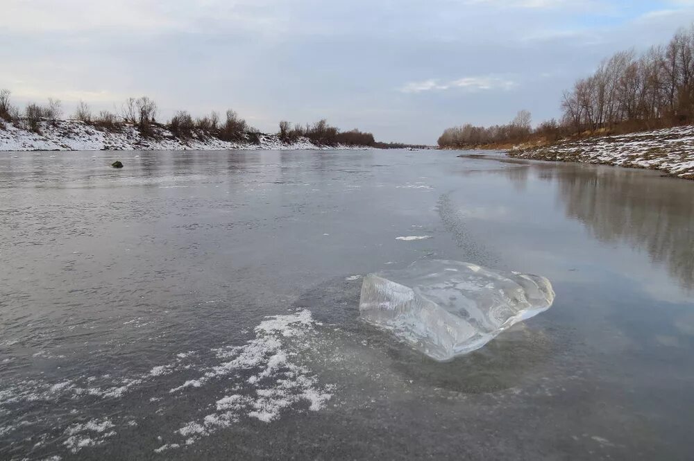 Уровень воды в тоболе сегодня иевлево. Река Тобол Курган. Река Тобол зимой. Озеры половодье. Половодье на Клязьме.