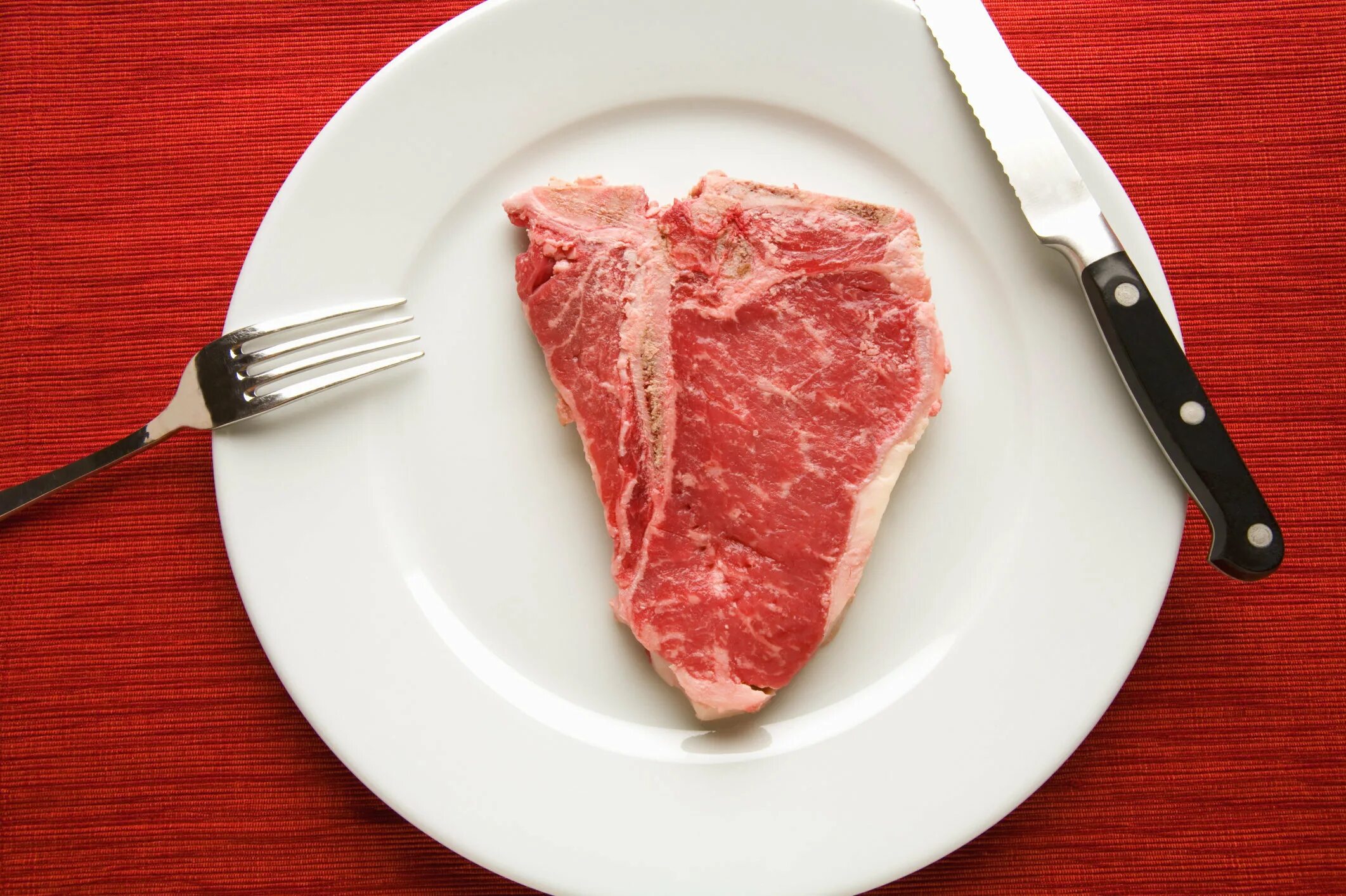 Стейк рибай сырой. Стейк рибай. Польза говяжьего мяса. Сырое мясо. Приснились большие куски мяса.