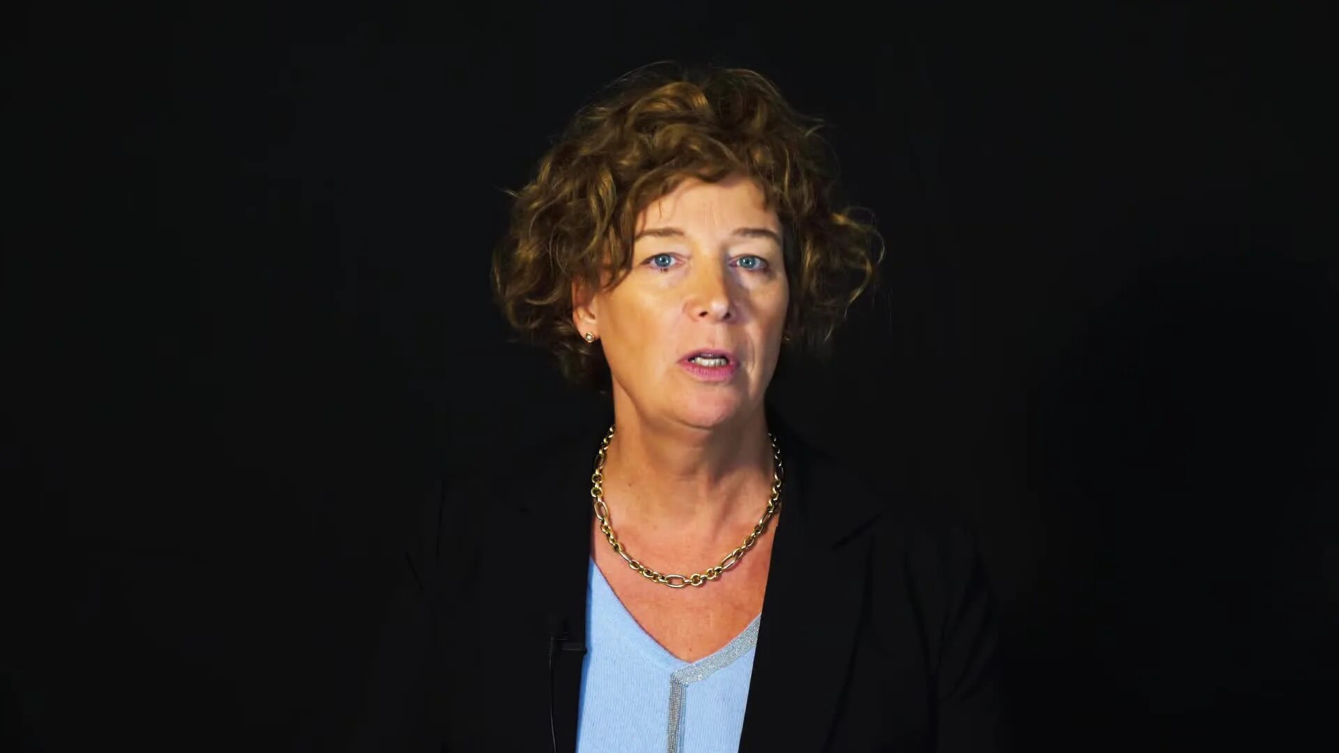 Петра де суттер. Petra de sutter. Петра де суттер в полный рост. Петра де суттер. Петра де суттер до смены пола.