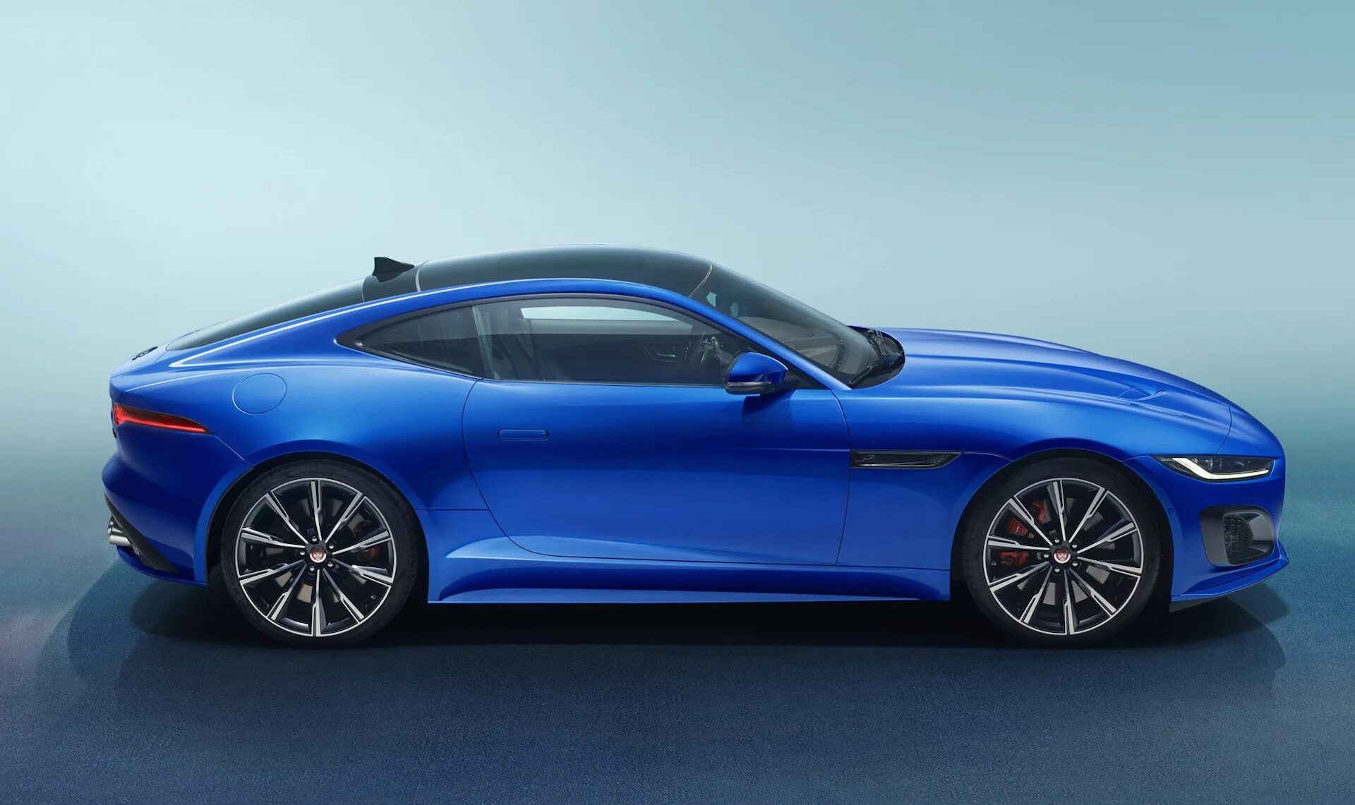 Type side. Ягуар ф тайп 2021. Jaguar f Type 2021. Ягуар f Type 2020. Jaguar f Type 2020 Blue.