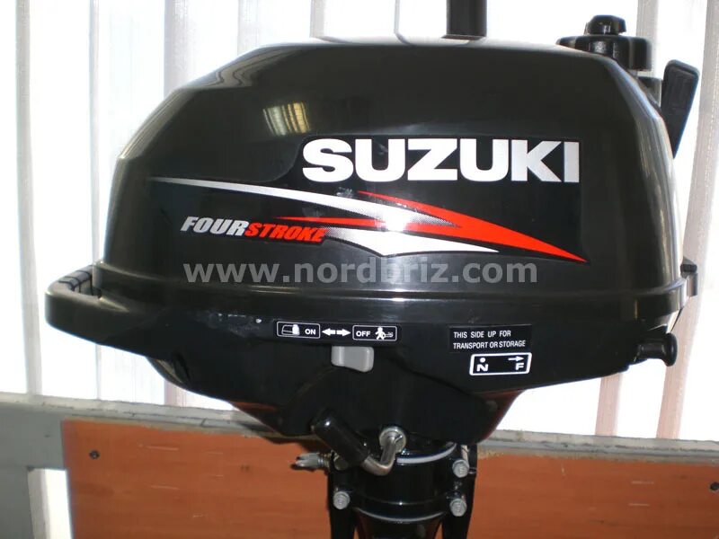 Мотор сузуки 2.5 4 х. Suzuki DF 2.5. Лодочный мотор Судзуки DF2.5. Лодочный мотор Suzuki DF 2,5. Suzuki 2.2 Лодочный мотор.