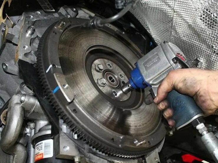 Маховик ваз 2114. Маховик сборка ваз 2114. Двухмассовый маховик камаз. Как должен стоять маховик. Вмт ваз 2108 на маховике.