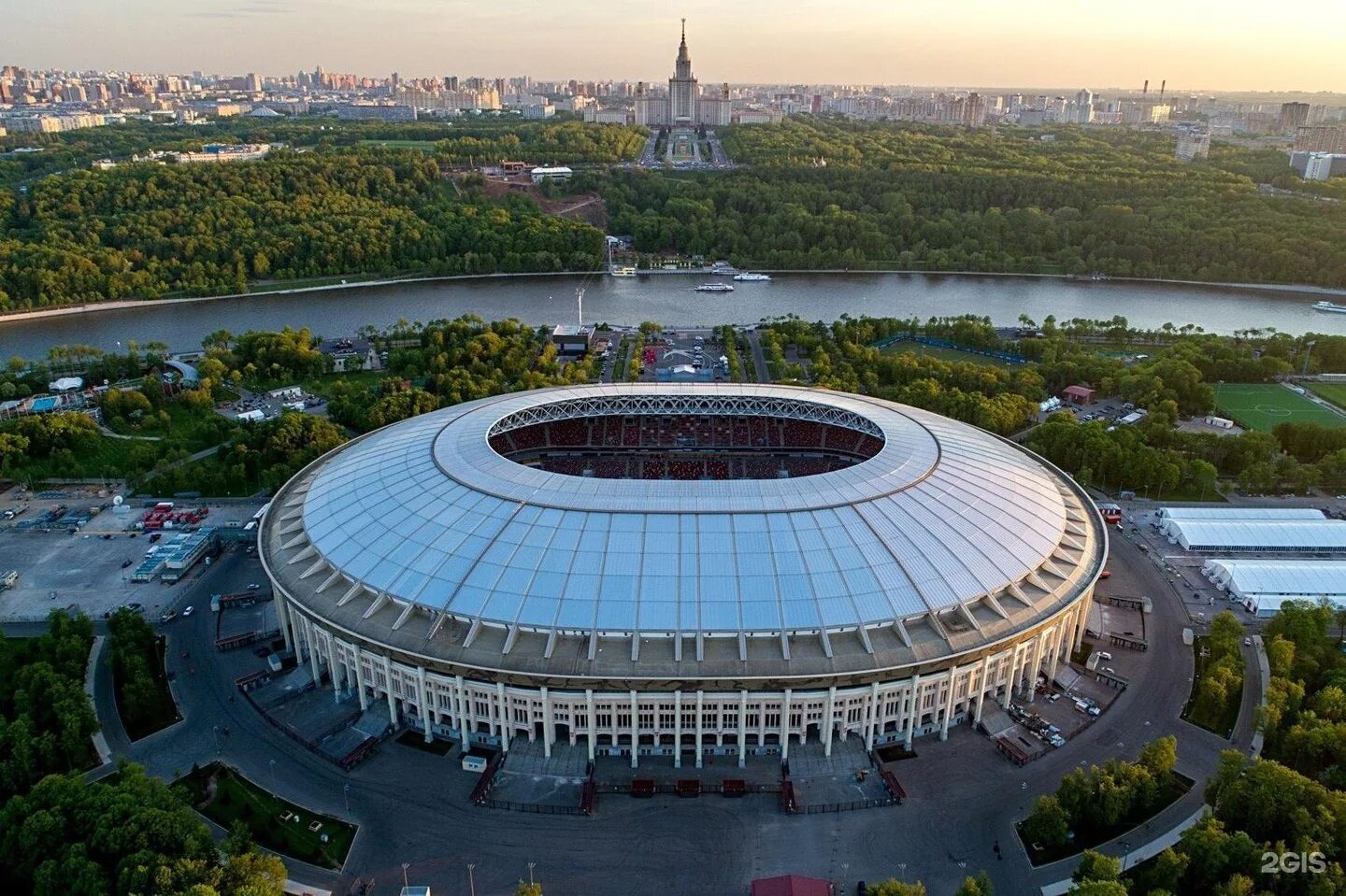 Олимпийский комплекс Лужники Москва. Стадион Лужники Москва. Спортивный комплекс Лужники в Москве. Стадион Лужники Арена.