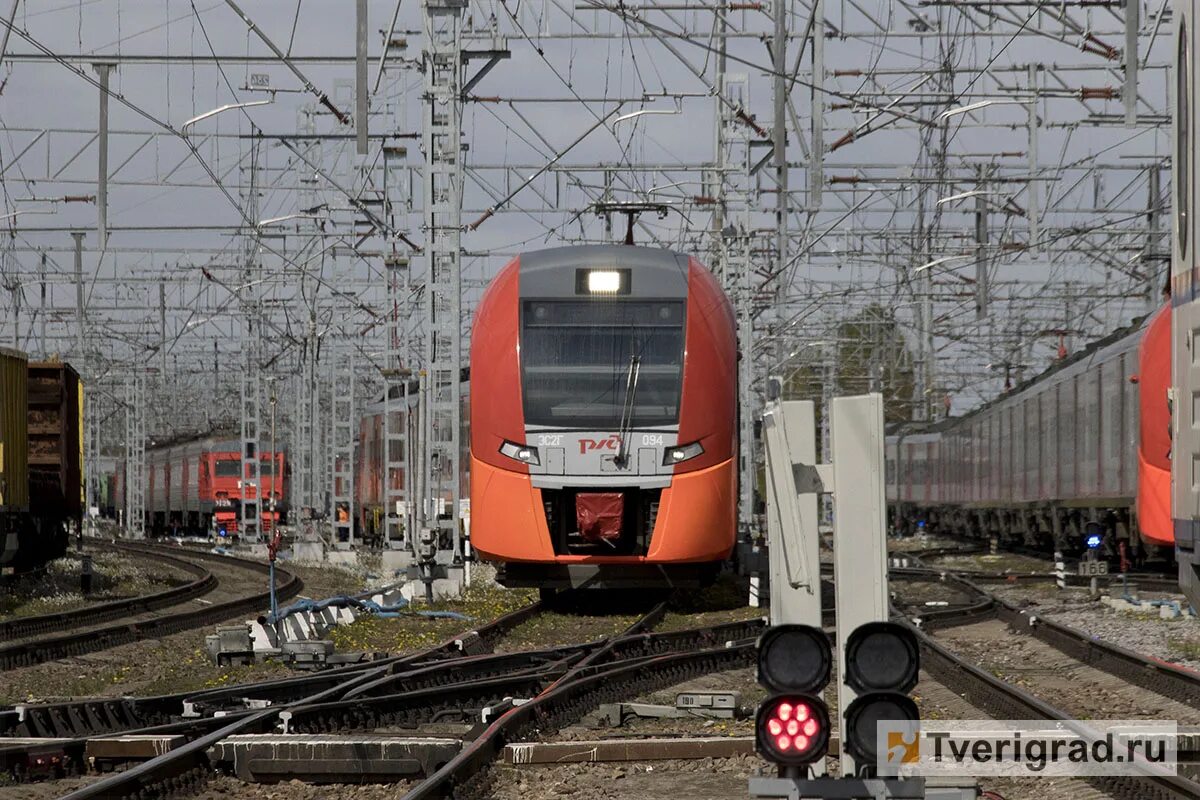 Поезд электричка РЖД. Электричка Москва Тверь. Тверь пригородные электрички. Электричка 2023. Электричка тверь калашниково изменение