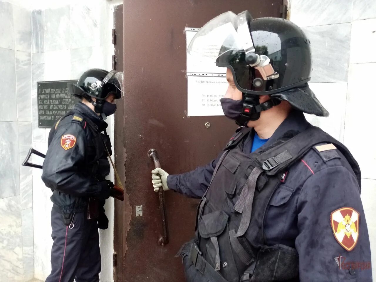 Росгвардия строгино. Охрана квартиры росгвардией в москве. Фгуп охрана форма. Квартира под охраной. Охрана квартиры росгвардией в москве.