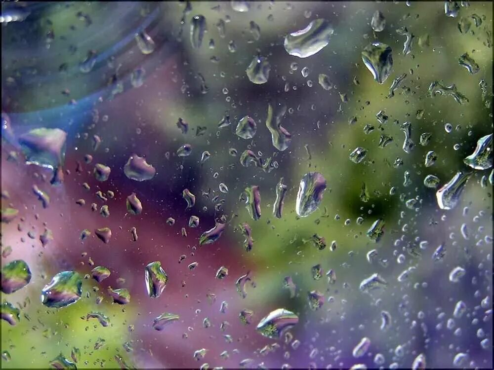 Капли дождя в воздухе. Дождь на стекле. Капли на стекле. Капли дождя. Капли дождя на стекле.