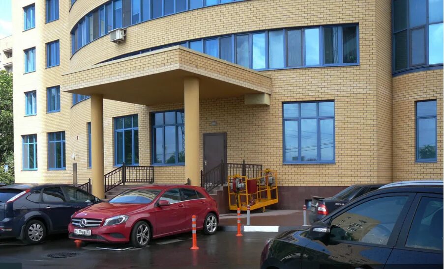 Строящиеся новостройки на улице Куйбышева в рабочем поселке Менделеево, строящие