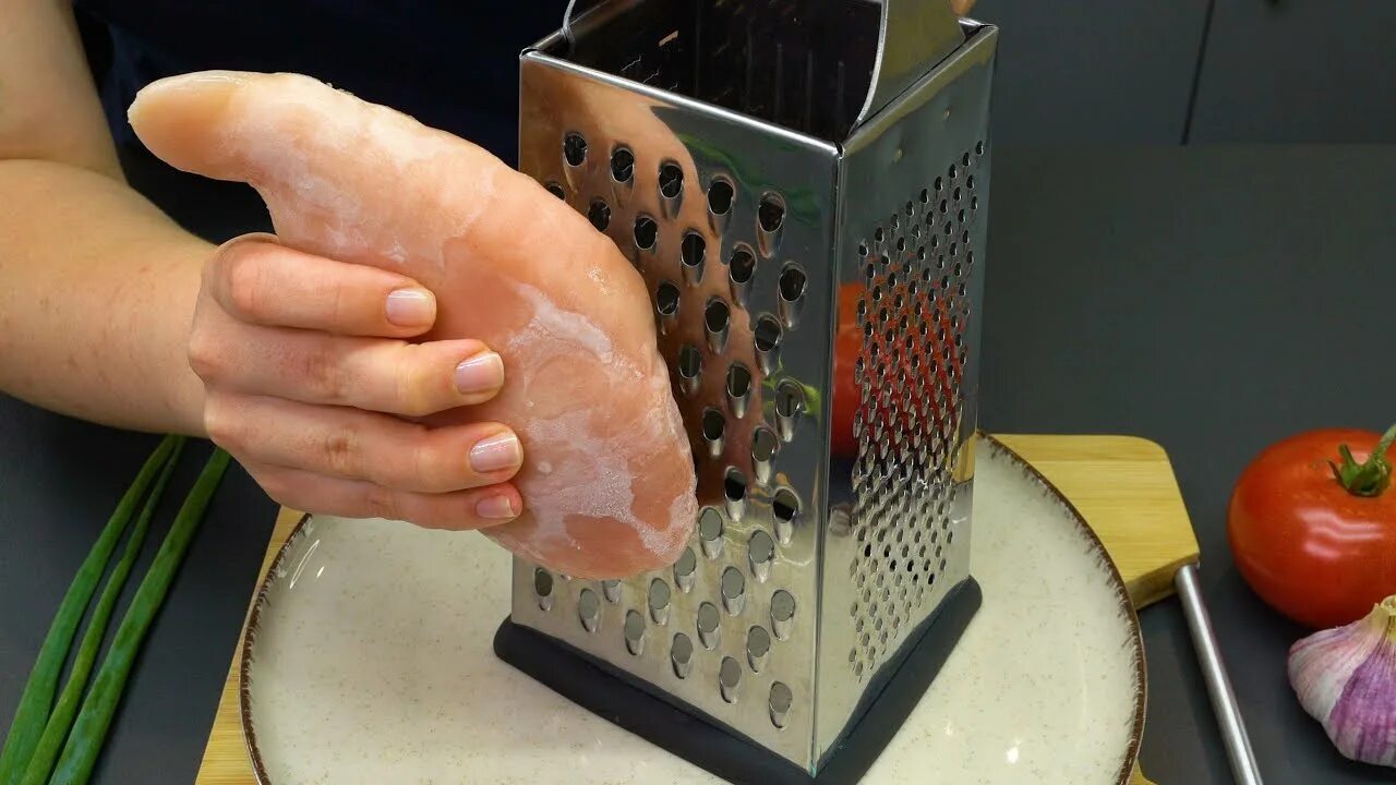Как быстро разморозить куриное филе. Куриные изделие для готовки замороженные. размороженное филе курицы. куриная грудка фу. не размораживайте куриную грудку.