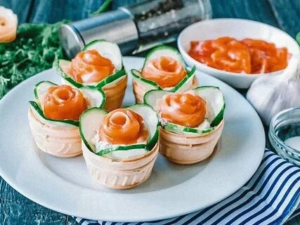 Огурец с форелью и творожным сыром
