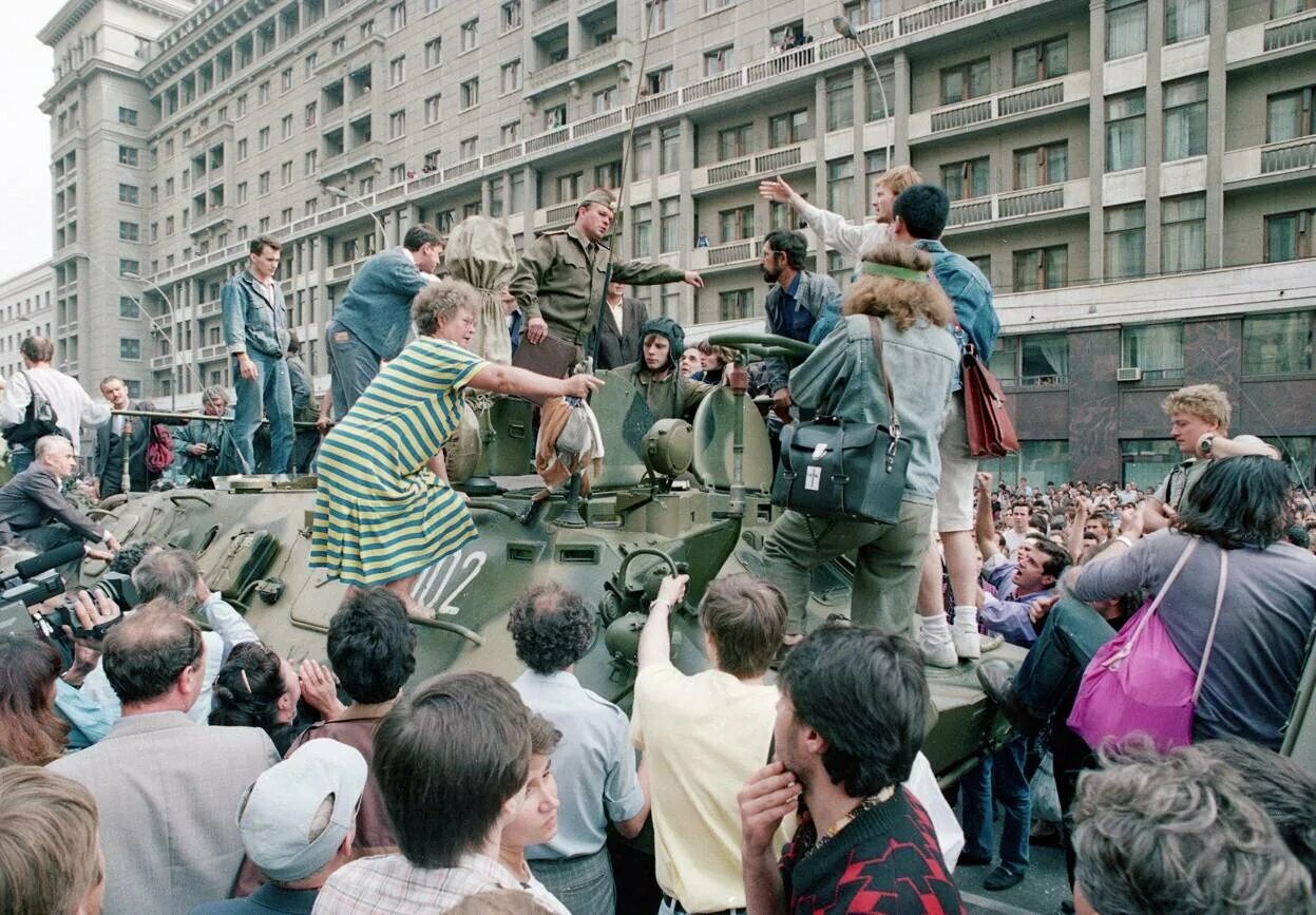 Августовский путч 1991. 1991 Август августовский путч. Августовский путч ГКЧП. Августовский путч 1991 ГКЧП. Первые после распада