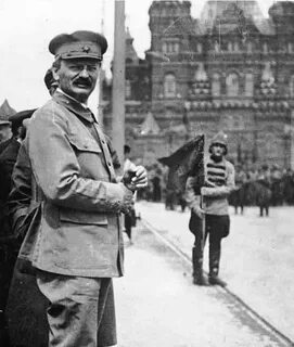 Лев революции
