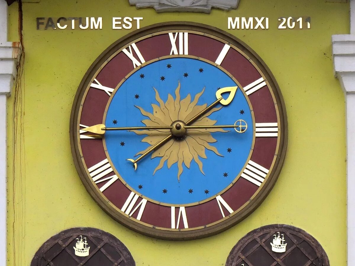 пгу коллегиум. часы замок. полоцкий иезуитский коллегиум колодец часы беларуси. часы в полоцке. полоцк часы.