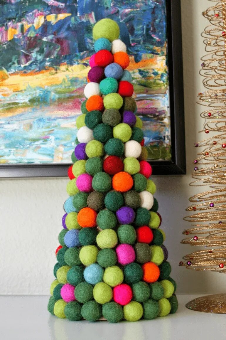 Большая елка своими руками. Елка из шариков. Необычные елки из шаров. Креативная елка из ткани. Оригинальная елка своими руками.