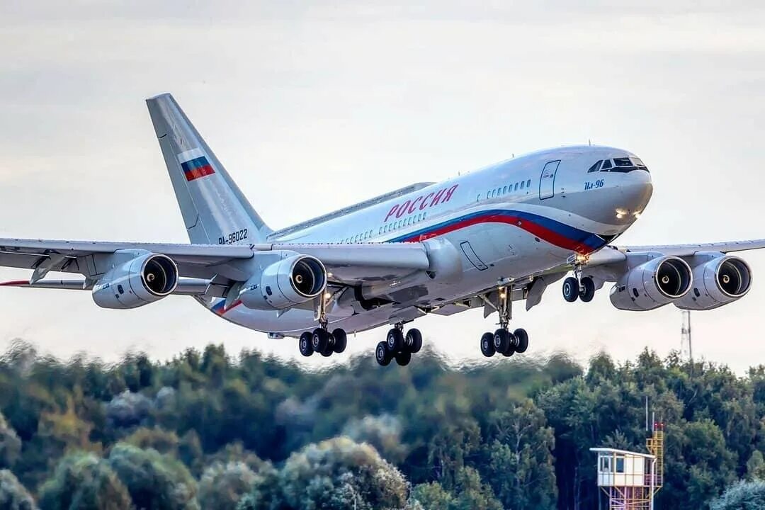 Отзывы самолетов россии. Ил-96 пассажирский самолёт. Ил 96 300. Ил-96-400м. Ил-96-300 сло.