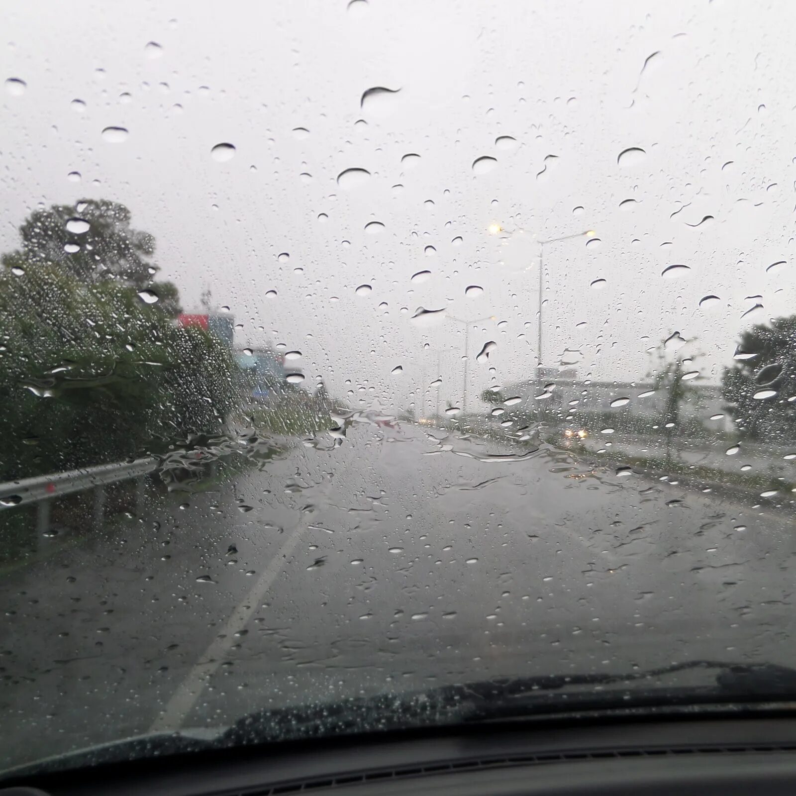 Лимассол дождь. Дождь картинки. Холодный дождь. Красивый дождь. Дождливый день.