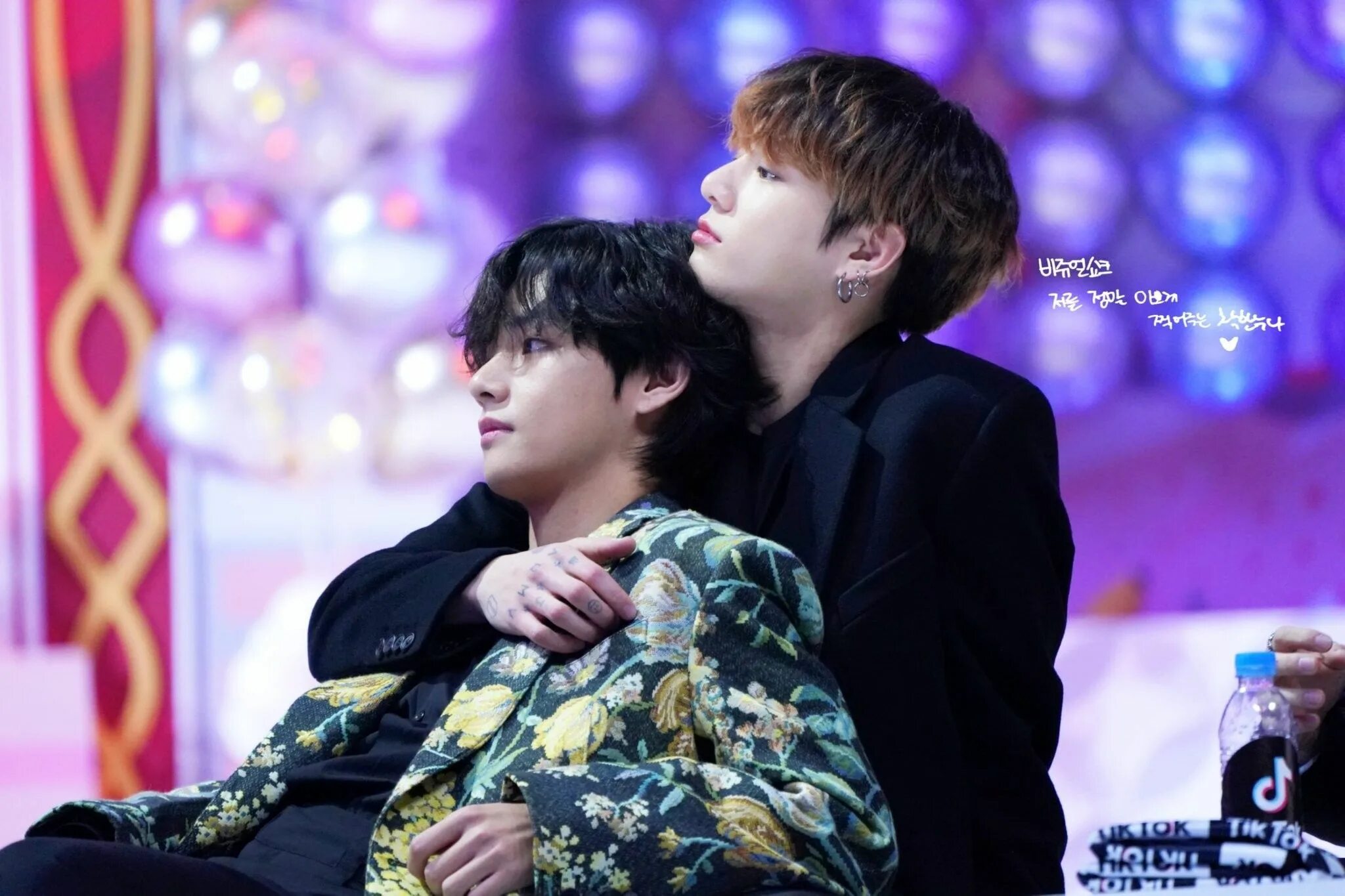 Фф чимин тэхен и чонгук. БТС taekook. Вигуки BTS. БТС 2021 Чонгук и Тэхен.