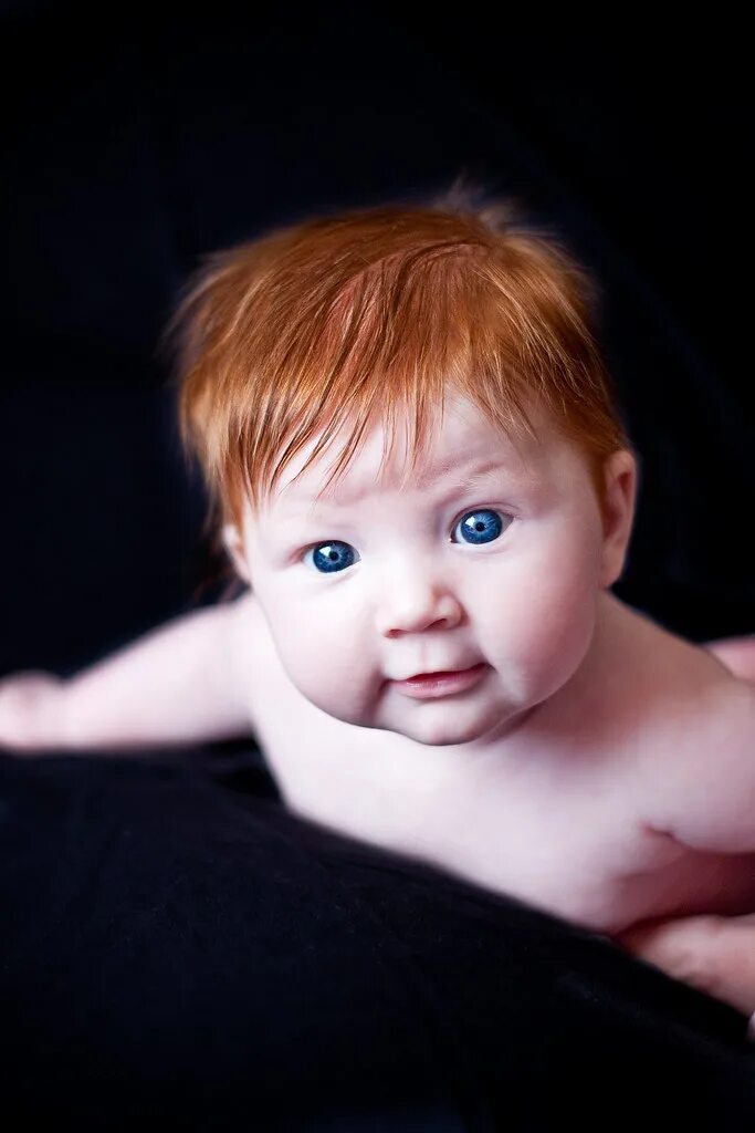 Родилась с рыжими волосами. Дети с рыжими волосами. Рыжий младенец. Младенец с рыжими волосами. Рыжий ребенок мальчик.