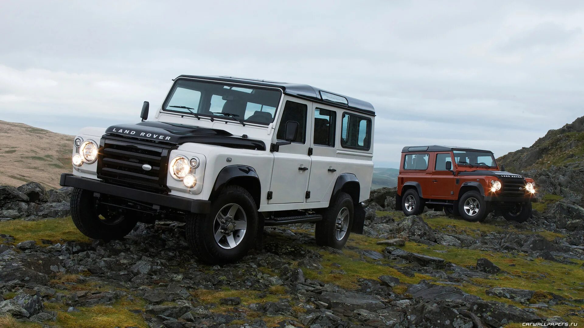 Defender производитель. Ленд Ровер Дефендер 4. Land Rover Defender 2009 джип. Ленд Крузер Дефендер. Ленд Ровер Дефендер 100.