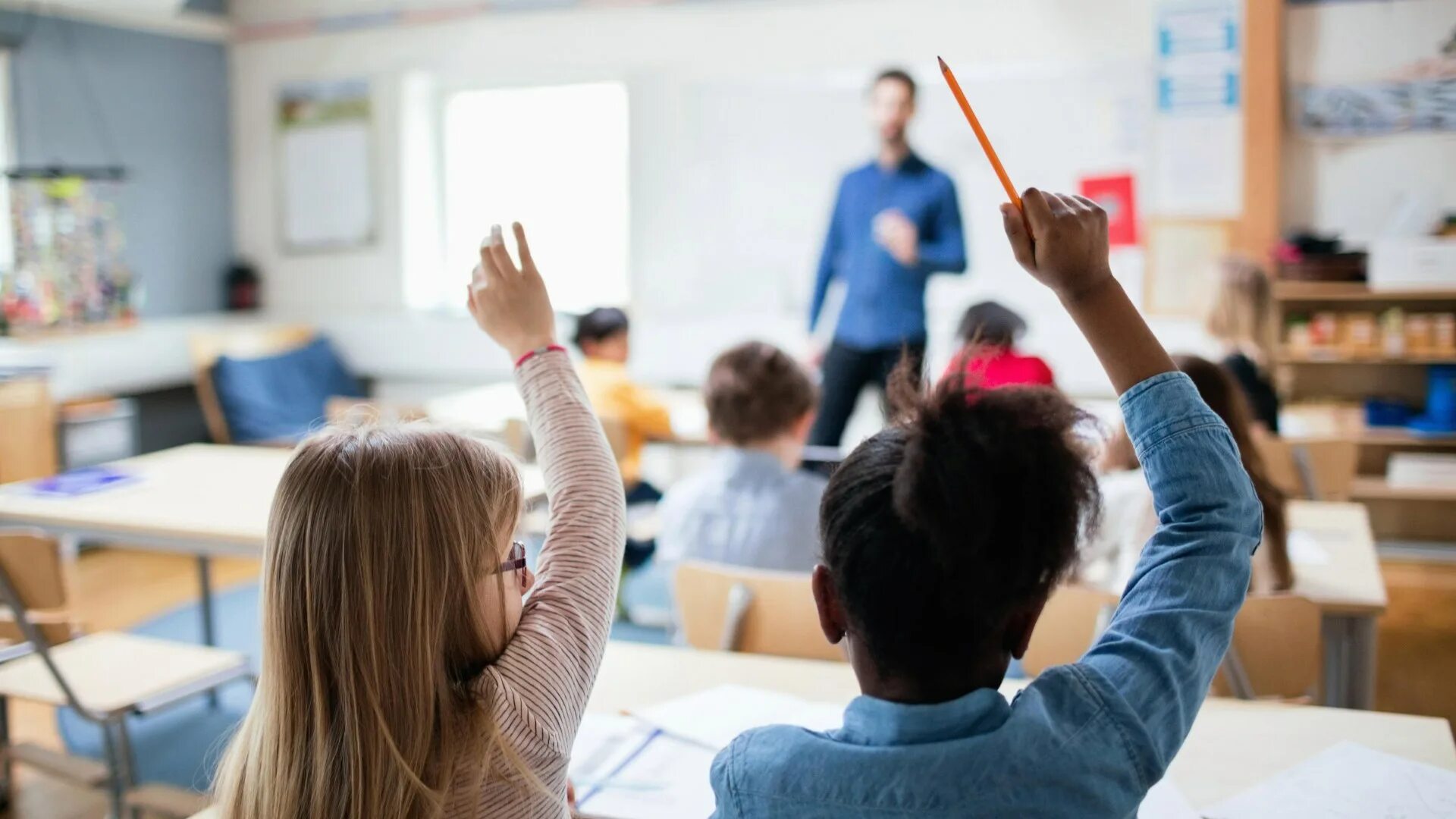 Школьный урок. Урок в школе. Школьный урок в США. Teacher in the Classroom. Were the students in the classroom