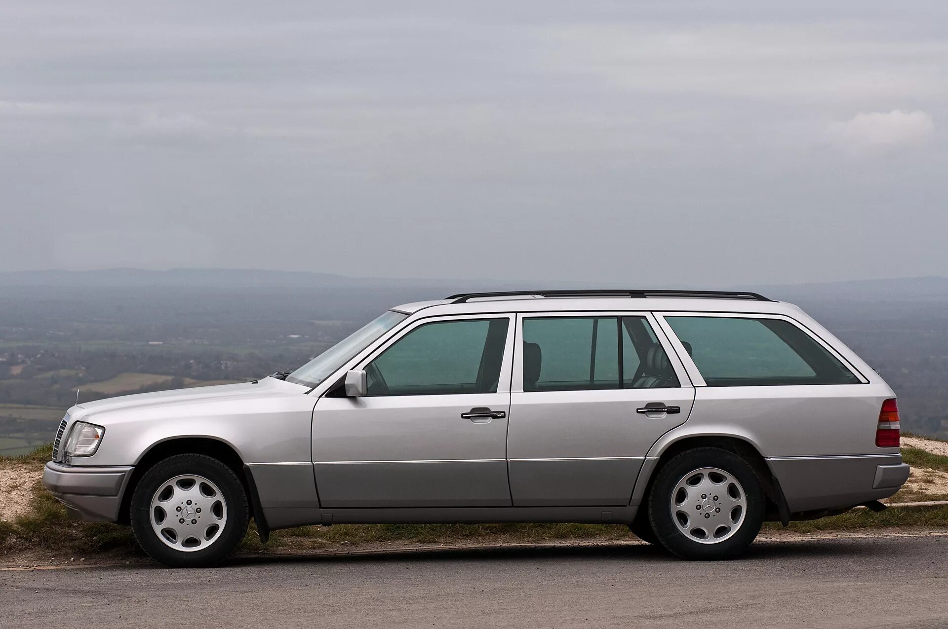 Мерседес 124 универсал. Mercedes w124 универсал. Мерседес Бенц w124 универсал. Mercedes Benz 124 универсал.